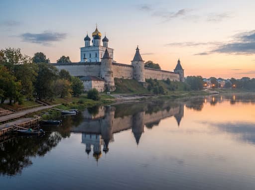 Псковский Кром над рекой Великой
